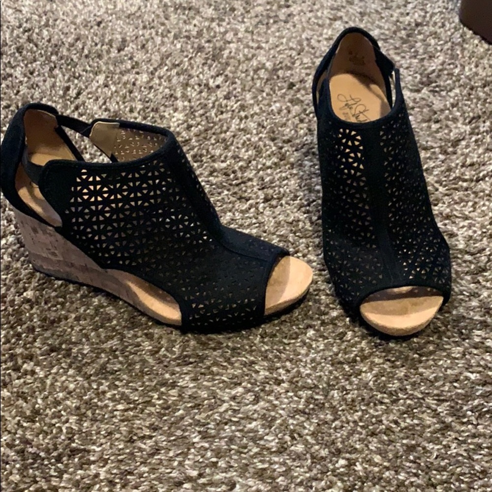 Women’s black wedges